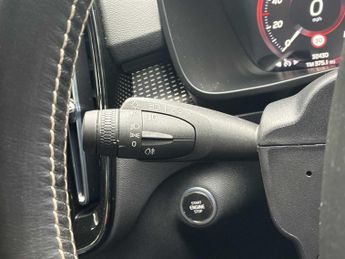 VOLVO XC40 1.5 T3 [163] R Design 5Dr Geartronic