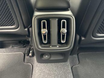 VOLVO XC40 2.0 B4P Inscription Pro 5Dr Auto