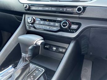 KIA NIRO 1.6 Gdi Hybrid 2 5Dr Dct