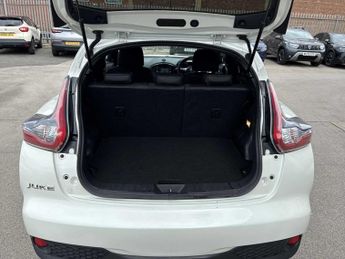 NISSAN JUKE 1.6 N-Connecta 5Dr Xtronic