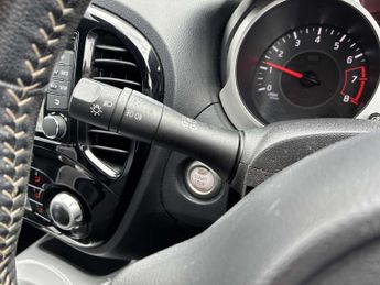 NISSAN JUKE 1.6 N-Connecta 5Dr Xtronic