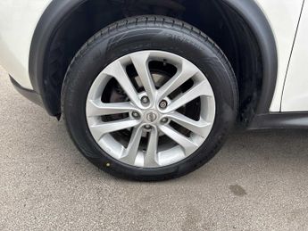 NISSAN JUKE 1.6 N-Connecta 5Dr Xtronic