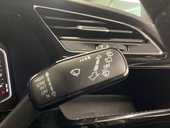 VOLKSWAGEN TOURAN 1.5 Tsi Evo Sel Mpv 5Dr Petrol Dsg Euro 6 (S/S) (150 Ps)