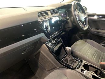 VOLKSWAGEN TOURAN 1.5 Tsi Evo Sel Mpv 5Dr Petrol Dsg Euro 6 (S/S) (150 Ps)