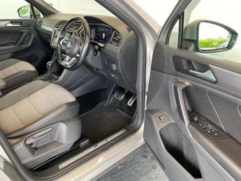 VOLKSWAGEN TIGUAN 2.0 Tdi R-Line Tech Suv 5Dr Diesel Dsg 4Motion Euro 6 (S/S) (150