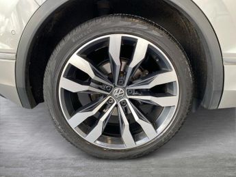 VOLKSWAGEN TIGUAN 2.0 Tdi R-Line Tech Suv 5Dr Diesel Dsg 4Motion Euro 6 (S/S) (150