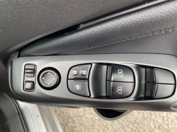 NISSAN JUKE 1.6 N-Connecta Suv 5Dr Petrol Hybrid Auto Euro 6 (143 Ps)