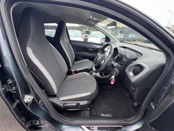 TOYOTA AYGO 1.0 Vvt-I X-Trend Funroof 5Dr Petrol X-Shift Euro 6 (71 Ps)