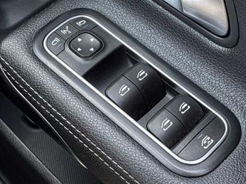 MERCEDES-BENZ CLA Cla 180 Amg Line Premium Plus 4Dr Tip Auto