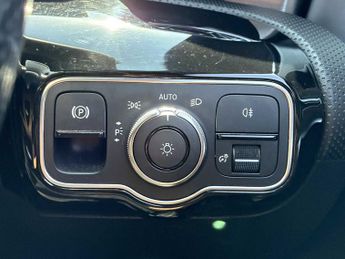 MERCEDES-BENZ CLA Cla 180 Amg Line Premium Plus 4Dr Tip Auto