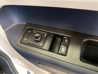VOLKSWAGEN ID. BUZZ Pro 77Kwh Style Mpv 5Dr Electric Auto (204 Ps)