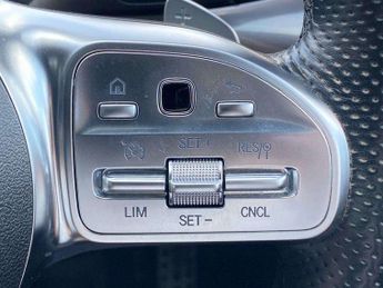 MERCEDES-BENZ EQC Eqc 400 300Kw Amg Line Premium 80Kwh 5Dr Auto
