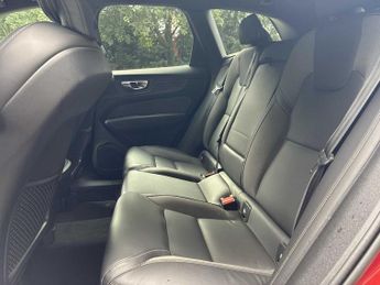 VOLVO XC60 2.0 B4D R Design 5Dr Awd Geartronic