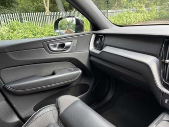VOLVO XC60 2.0 B4D R Design 5Dr Awd Geartronic