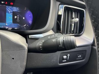 VOLVO XC60 2.0 B4D R Design 5Dr Awd Geartronic