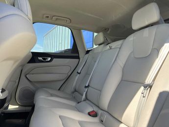 VOLVO XC60 2.0 B5P Plus Dark 5Dr Awd Geartronic