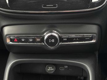 VOLVO XC40 2.0 B3P Plus Dark 5Dr Auto