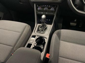VOLKSWAGEN TOURAN 1.5 Tsi Evo Se Family Mpv 5Dr Petrol Dsg Euro 6 (S/S) (150 Ps)