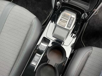PEUGEOT 208 1.2 Puretech 100 Allure Premium + 5Dr Eat8