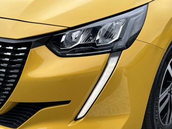 PEUGEOT 208 1.2 Puretech 100 Allure Premium + 5Dr Eat8