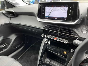 PEUGEOT 208 1.2 Puretech 100 Allure Premium + 5Dr Eat8