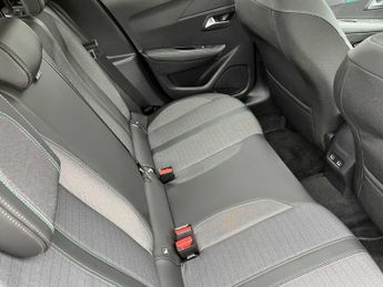 PEUGEOT 208 1.2 Puretech 100 Allure Premium + 5Dr Eat8