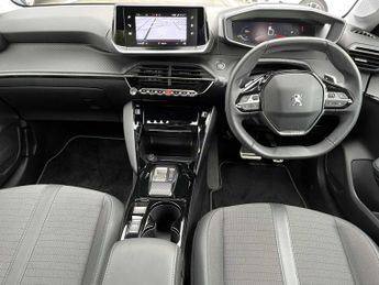 PEUGEOT 208 1.2 Puretech 100 Allure Premium + 5Dr Eat8