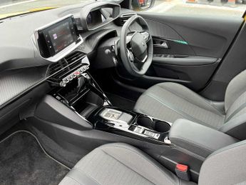 PEUGEOT 208 1.2 Puretech 100 Allure Premium + 5Dr Eat8