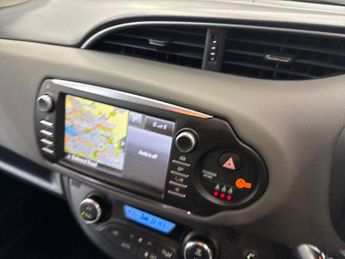TOYOTA YARIS 1.5 Vvt-H Icon Tech Hatchback 5Dr Petrol Hybrid E-Cvt Euro 6 (S/
