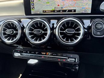 MERCEDES-BENZ CLA Cla 200 Amg Line Premium 4Dr Tip Auto