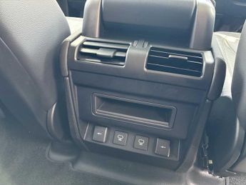 LAND ROVER DEFENDER 3.0 D200 S 110 5Dr Auto