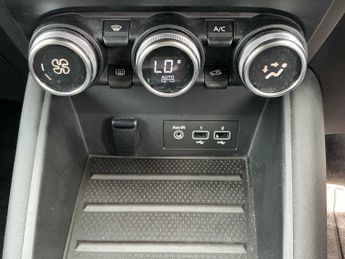 RENAULT CAPTUR 1.3 Tce 140 R.S. Line 5Dr Edc