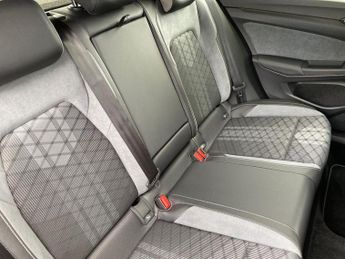 VOLKSWAGEN GOLF 2.0 Tdi R-Line Hatchback 5Dr Diesel Dsg Euro 6 (S/S) (150 Ps)