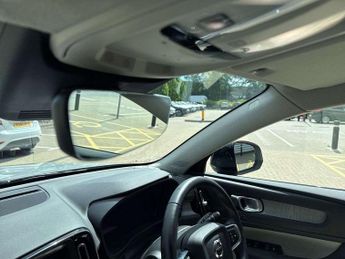 VOLVO XC40 2.0 B3P Plus Dark 5Dr Auto