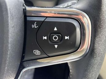 VOLVO XC40 2.0 B3P Plus Dark 5Dr Auto