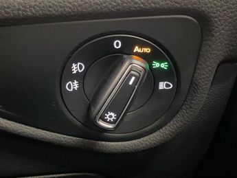 VOLKSWAGEN TOURAN 1.5 Tsi Evo Sel Mpv 5Dr Petrol Dsg Euro 6 (S/S) (150 Ps)