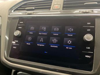 VOLKSWAGEN TIGUAN 1.5 Tsi Life Suv 5Dr Petrol Dsg Euro 6 (S/S) (150 Ps)
