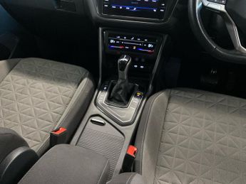 VOLKSWAGEN TIGUAN 1.5 Tsi Life Suv 5Dr Petrol Dsg Euro 6 (S/S) (150 Ps)