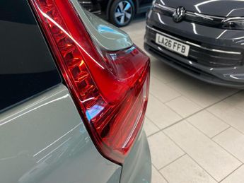 VOLVO XC40 2.0 B4 Mhev Plus Dark Suv 5Dr Petrol Hybrid Dct Auto Euro 6 (S/S
