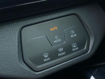 VOLKSWAGEN ID.4 Pure 52Kwh Life Suv 5Dr Electric Auto (148 Ps)