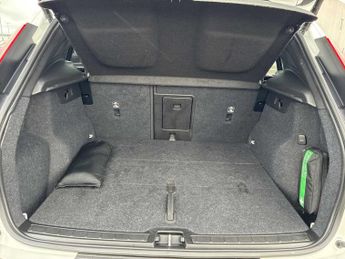 VOLVO XC40 2.0 B4P Ultimate Dark 5Dr Auto