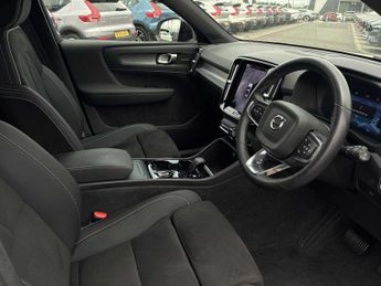 VOLVO XC40 2.0 B4P Ultimate Dark 5Dr Auto