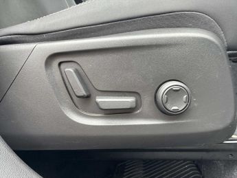 VOLVO XC40 2.0 B4P Ultimate Dark 5Dr Auto