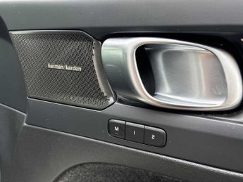 VOLVO XC40 2.0 B4P Ultimate Dark 5Dr Auto