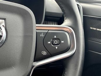 VOLVO XC40 2.0 B4P Ultimate Dark 5Dr Auto