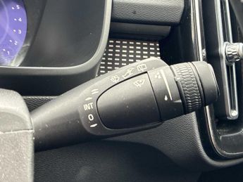 VOLVO XC40 2.0 B4P Ultimate Dark 5Dr Auto