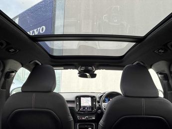 VOLVO XC40 2.0 B4P Ultimate Dark 5Dr Auto