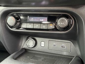 NISSAN JUKE 1.0 Dig-T N-Connecta 5Dr Dct