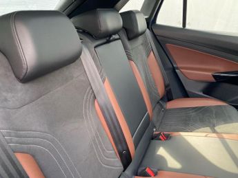 VOLKSWAGEN ID.4 Pro Performance 77Kwh Family Suv 5Dr Electric Auto (204 Ps)