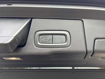 VOLVO XC60 2.0 T8 [390] Hybrid R Design 5Dr Awd Geartronic